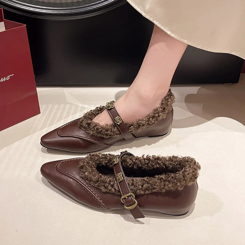 أشار تو الشقق الفراء حذاء من الجلد الشتاء مصمم أحذية خفيفة بدون كعب امرأة 2025 الاتجاه حفلة مريحة جديدة الثلوج بوتاس مثير تشيلسي الأحذية #4