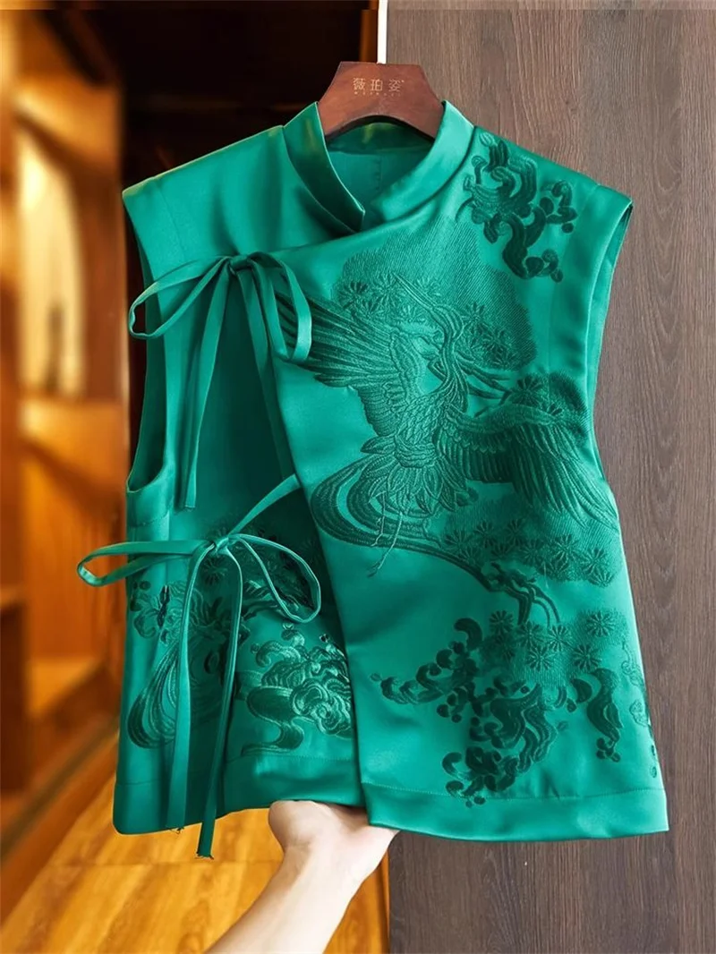 Рисунок 4 - Женские куртки, женский жилет с китайской вышивкой