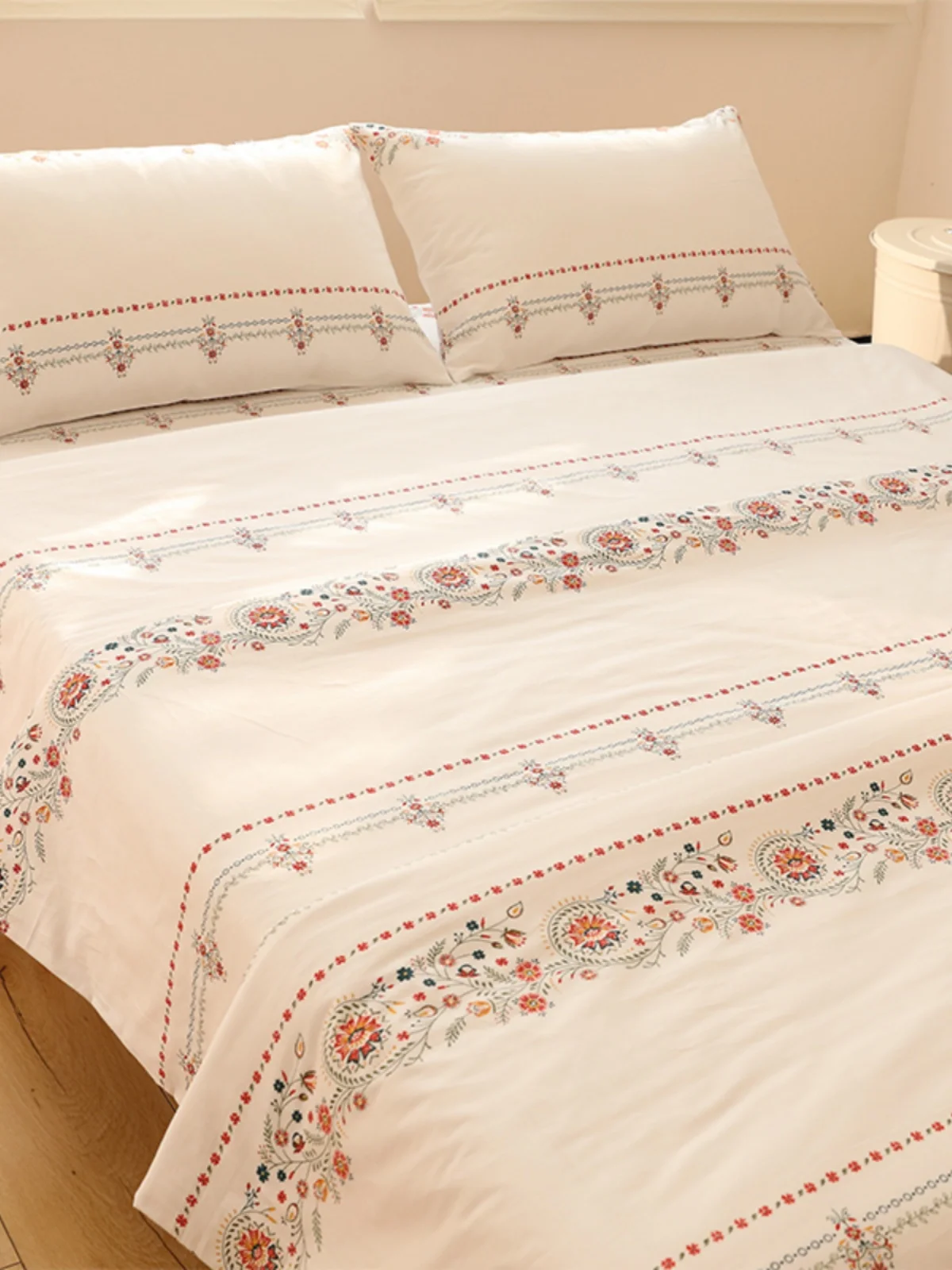 

Комплект постельного белья из чистого хлопка с цветочным узором, четыре предмета: пододеяльник, простыня, наволочки. Постельное белье для общежития, студенческое, с балдахином, в китайском стиле.