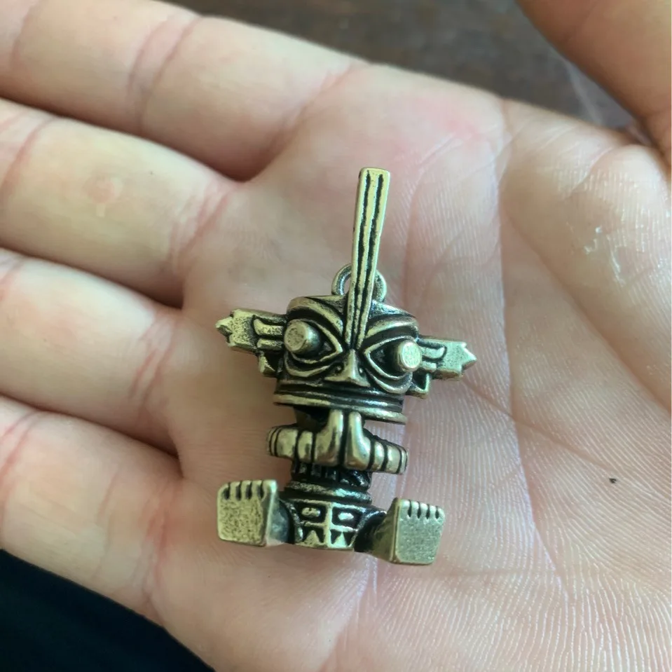 Vintage Pure Copper Ancient Shu Cultural And Creative Sanxingdui Cultural Decoration Keychain