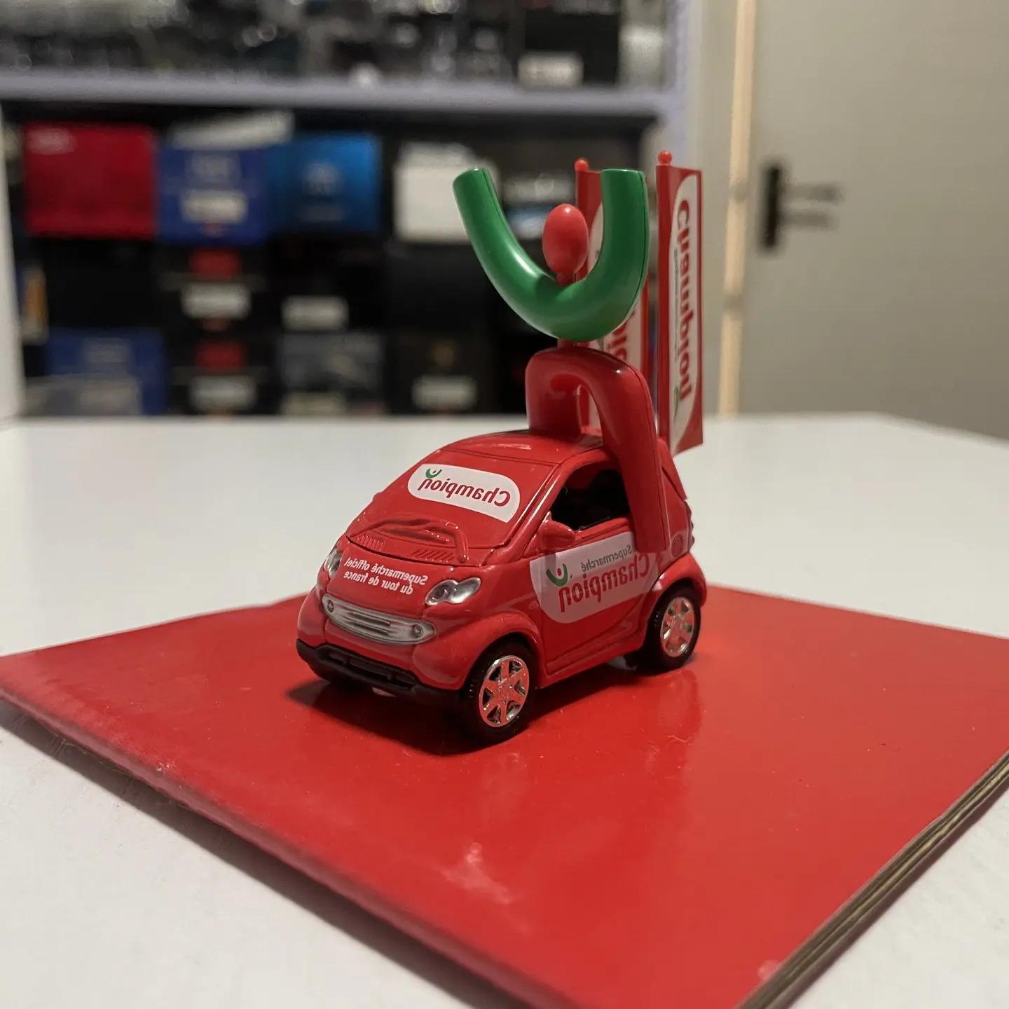 Coche de juguete de aleación fundida a presión a escala 1:43, modelo de vehículo publicitario SMART Rally, clásico, nostálgico, regalo para adultos, souvenir, exhibición estática