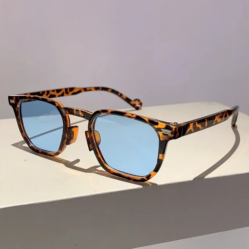 

Trendy Vintage Square Sunglasses Women For Men 2025 Luxury Brand Designer Sun Glasses Punk Popular Rivet Thin Frame Eyeglasses