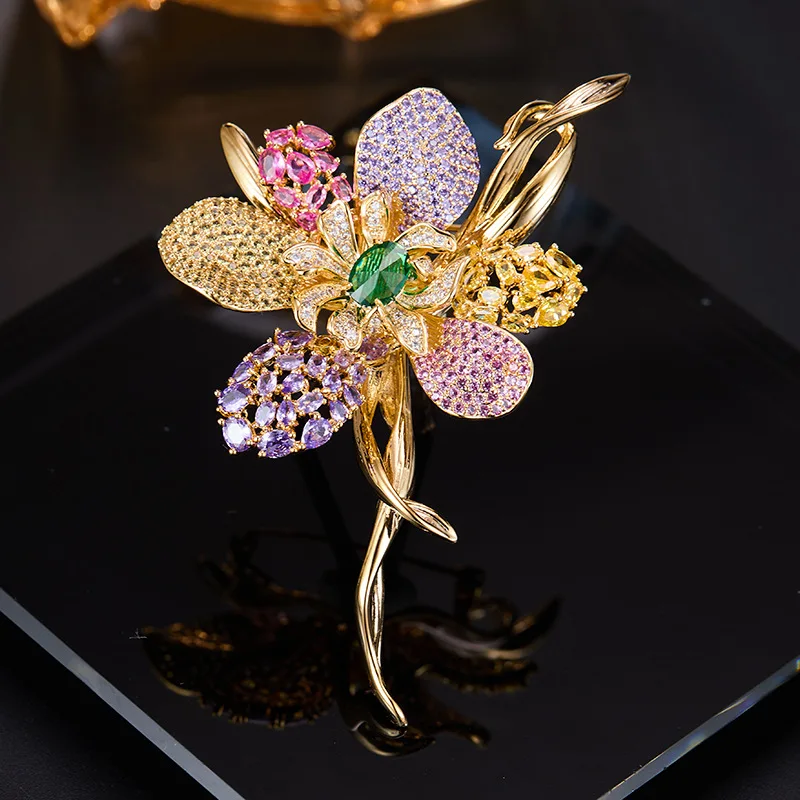 Retro Colored Zirconia Flower Brooch Light Luxury and Atmospheric Suit Jacket Banquet Decoration Accessories Pins for Women