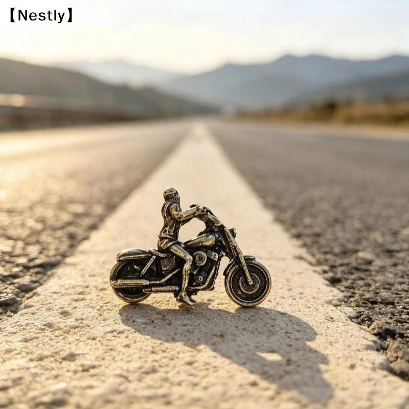 Vintage Zinc Alloy Motorcycle Rider Figurine Fine Detailing Antique Finish For Home Desk Decor Biker Enthusiast Gifts〔Nest〕