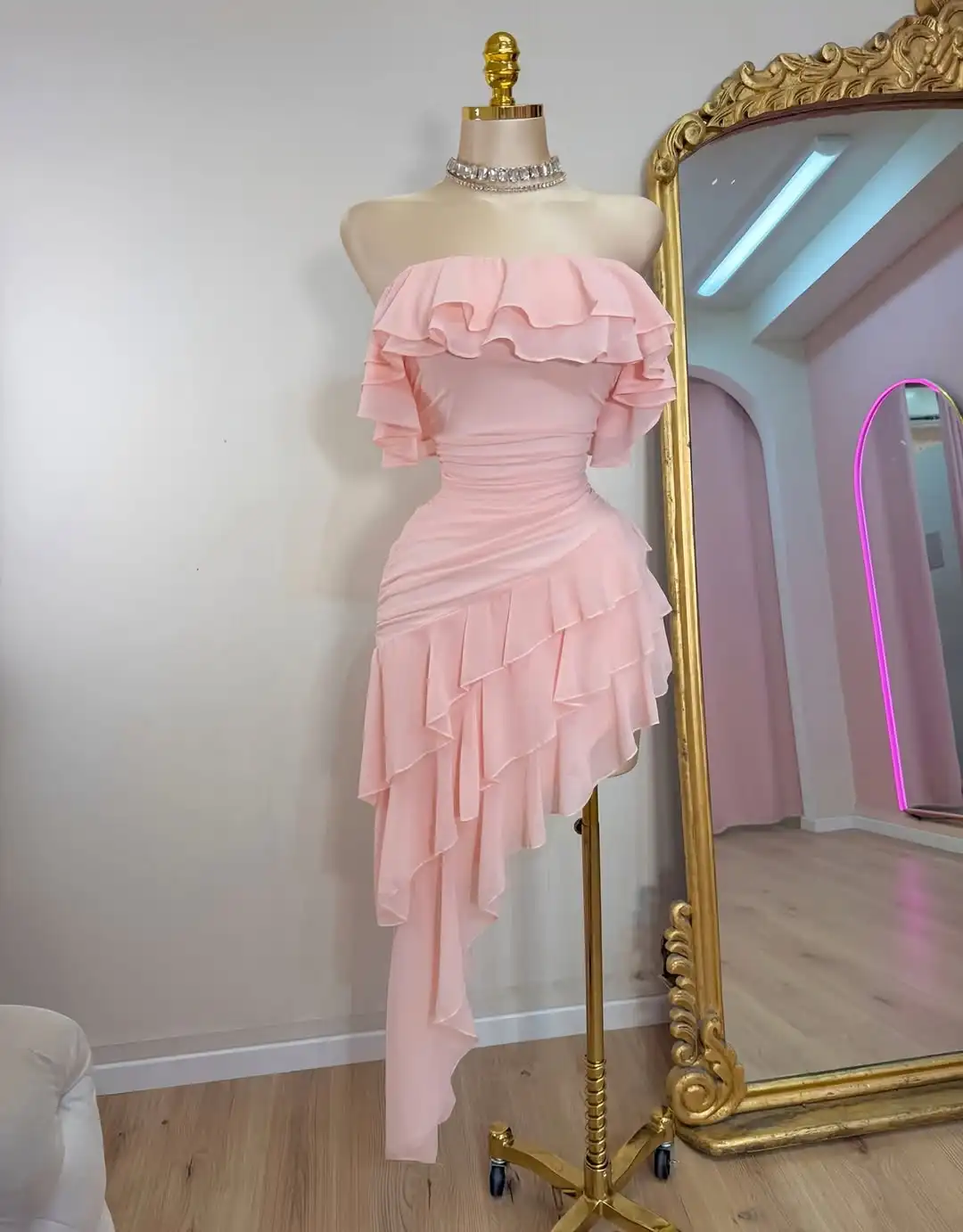 Novo design sexy encantador sem alças babados em camadas cintura plissada vestido de cocktail moda venda quente vestido de baile de noite