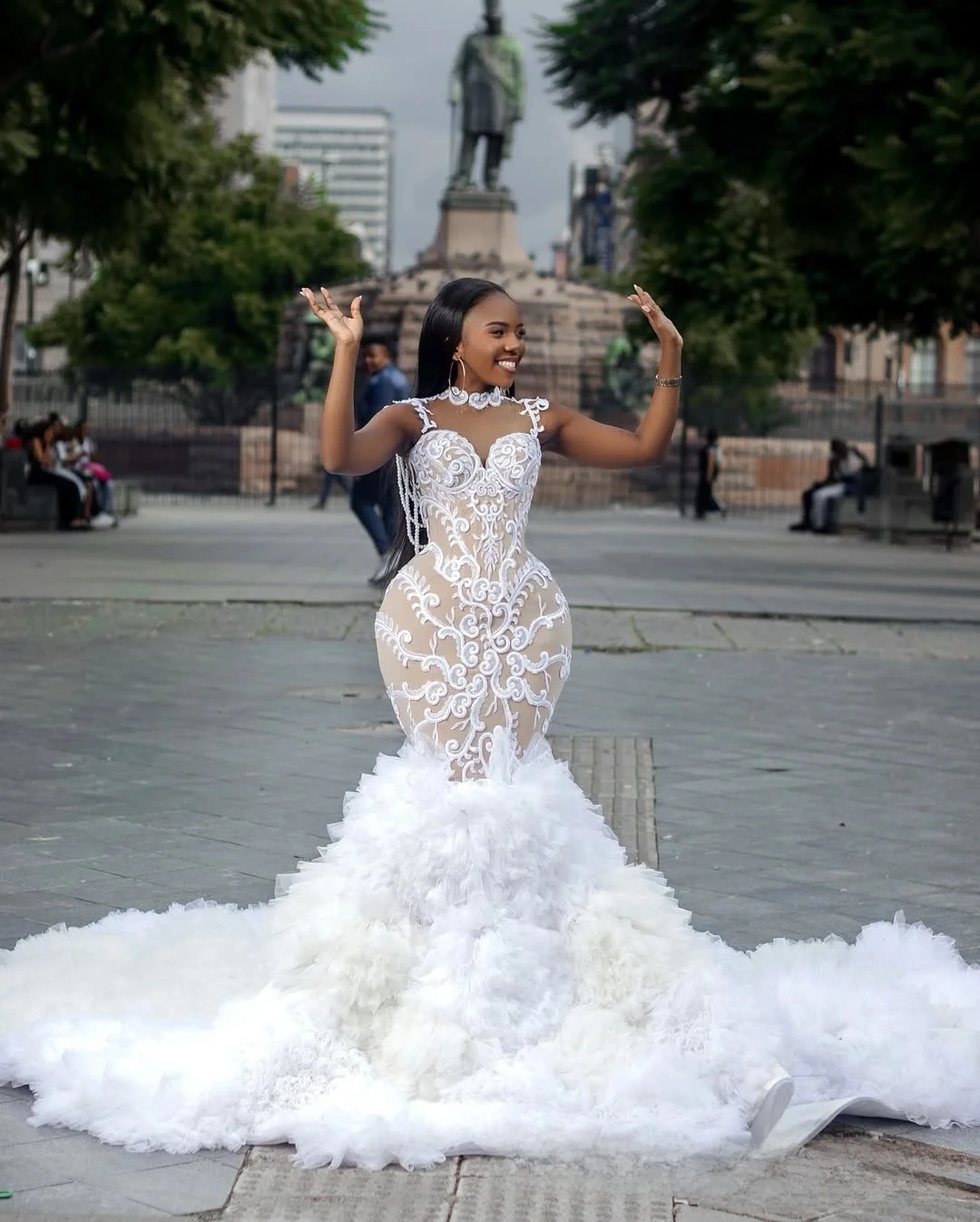 ชุดแต่งงานทรงเมอร์เมดแบบวินเทจ คอสูงปักลาย แต่งระบายผ้าทูลล์หลายชั้น แขนกุด  ชุดเจ้าสาว