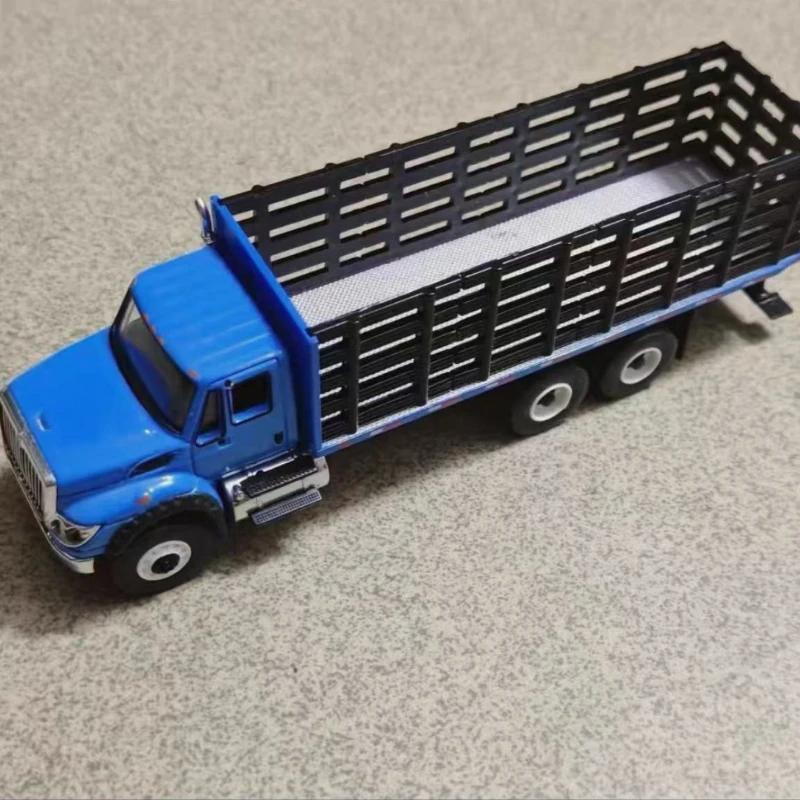 

1:64 2018 INTERNATIONAL WORKSTAR PLATFORM STAKE TRUCK Diecast Car Metal Alloy Model Car model decoration display collection gift