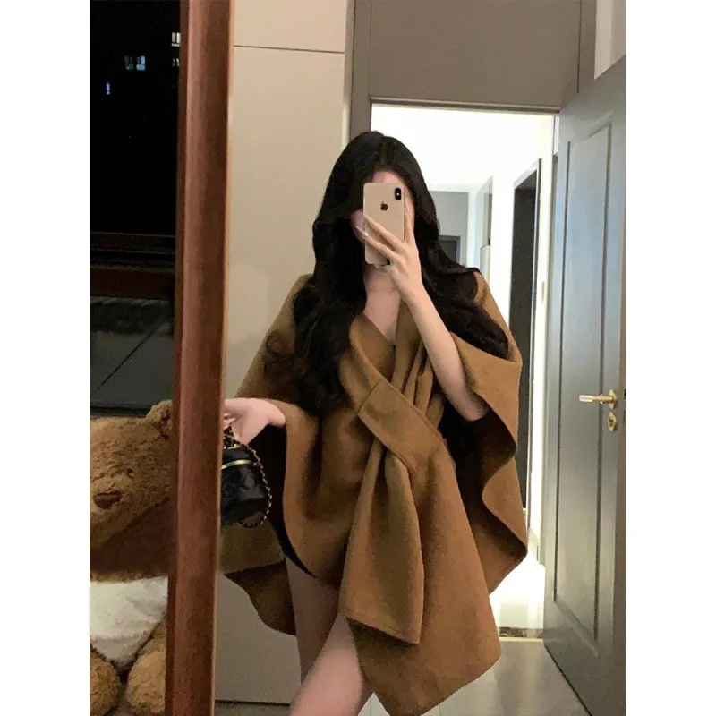 

High End Retro Shawl Women's Outerwear 2025 Autumn Winter New Style Loose Solid Color Heiress Cape Cloak British Wool Commuting