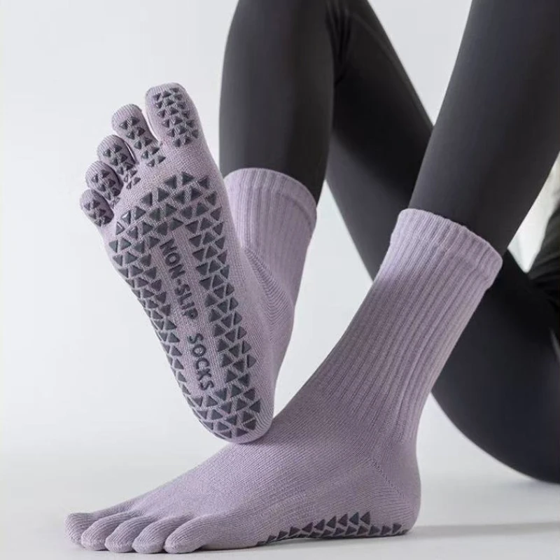 Unisex Five‑Toe Yoga Socks Mid‑Calf Non‑Slip Silicone Grip Socks Breathable Cotton Separate Toe Sports Socks for Pilates Fitness