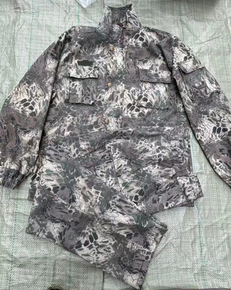 Outdoor camouflage clothing, including jacket and pants