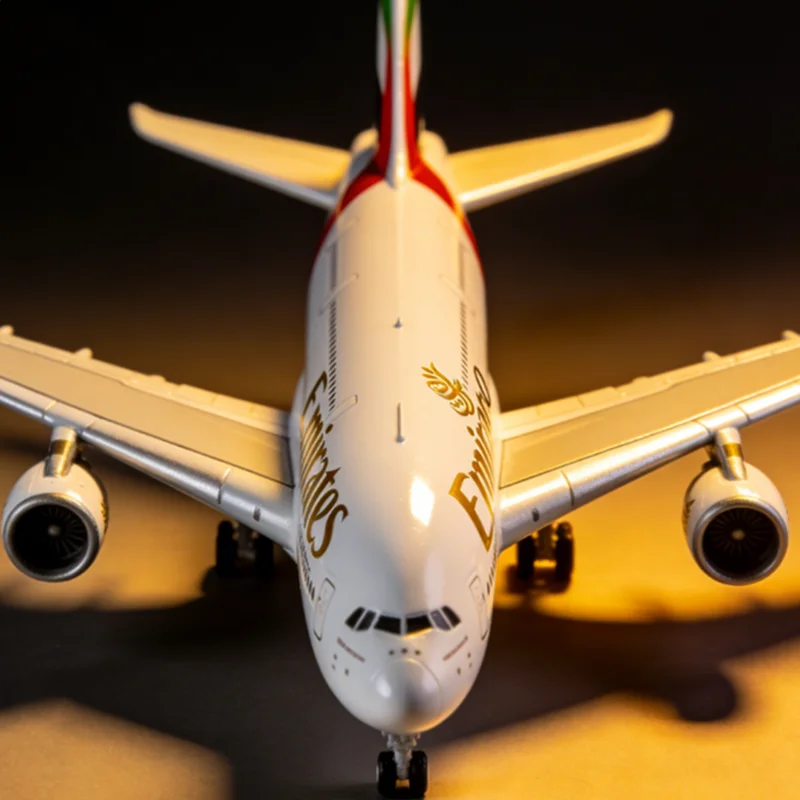 

New Type Diecast Model A380 Emirates Airways Resin Openable Cabin Door Airplane With Light Airline Collection Display Gifts