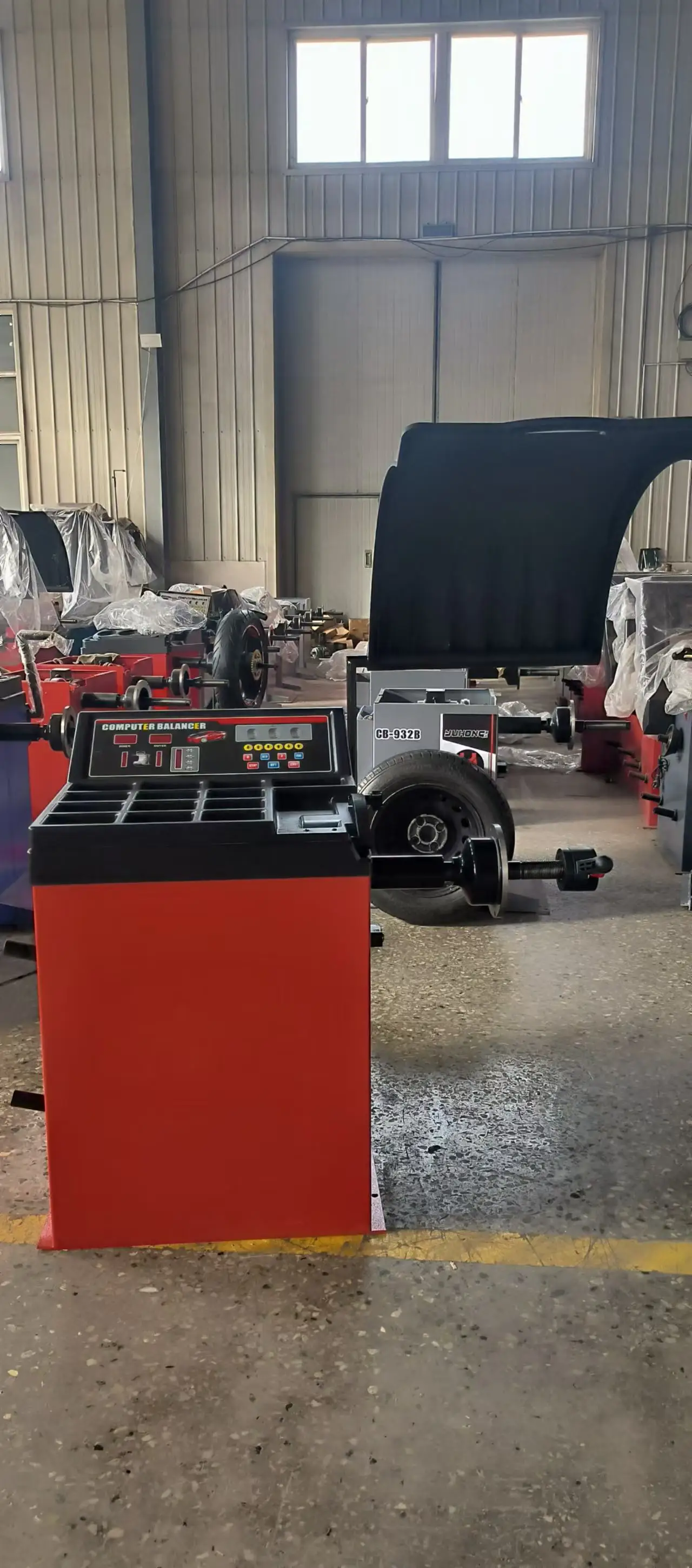 HL100 Semi-Automatic Wheel Balance Tire Changers Product