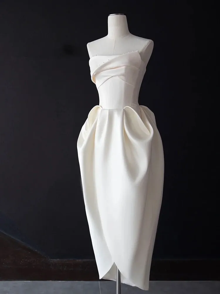 

Elegant White Satin Bridal Gown 2026 New Style Wedding Dress with Train Strapless A-Line Skirt for Outdoor Bridal Photoshoot