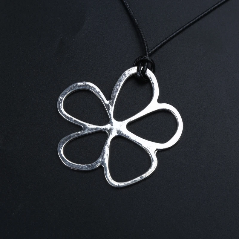 Stylish Hollow Floral Pendant Necklace Five Petal-Flower Clavicle Chain Jewelry D5QB