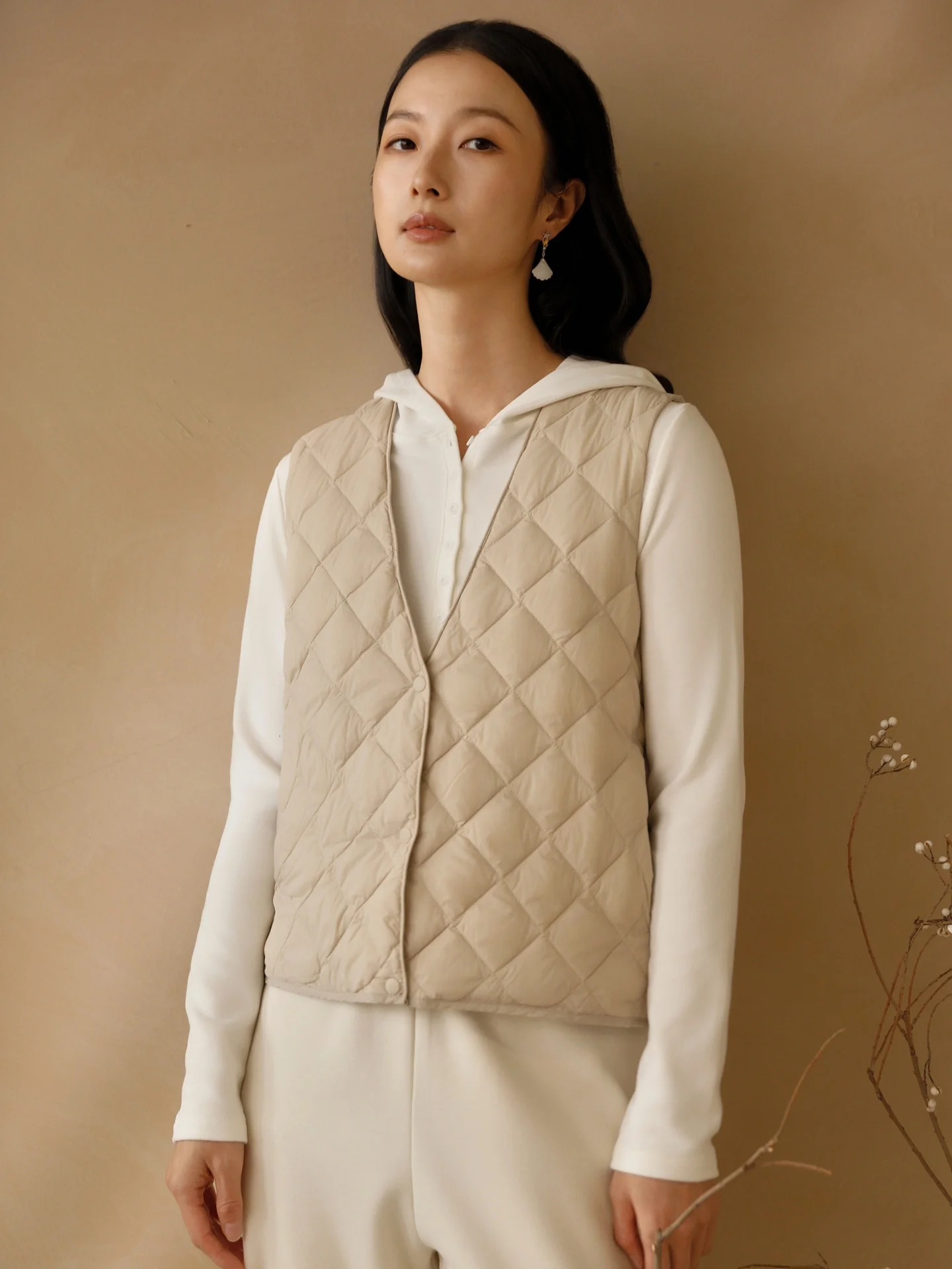 

Новый женский утепленный жилет из 90% белого гусиного пуха, V-образный вырез, однотонный, для ношения под одеждой, зимний, модный