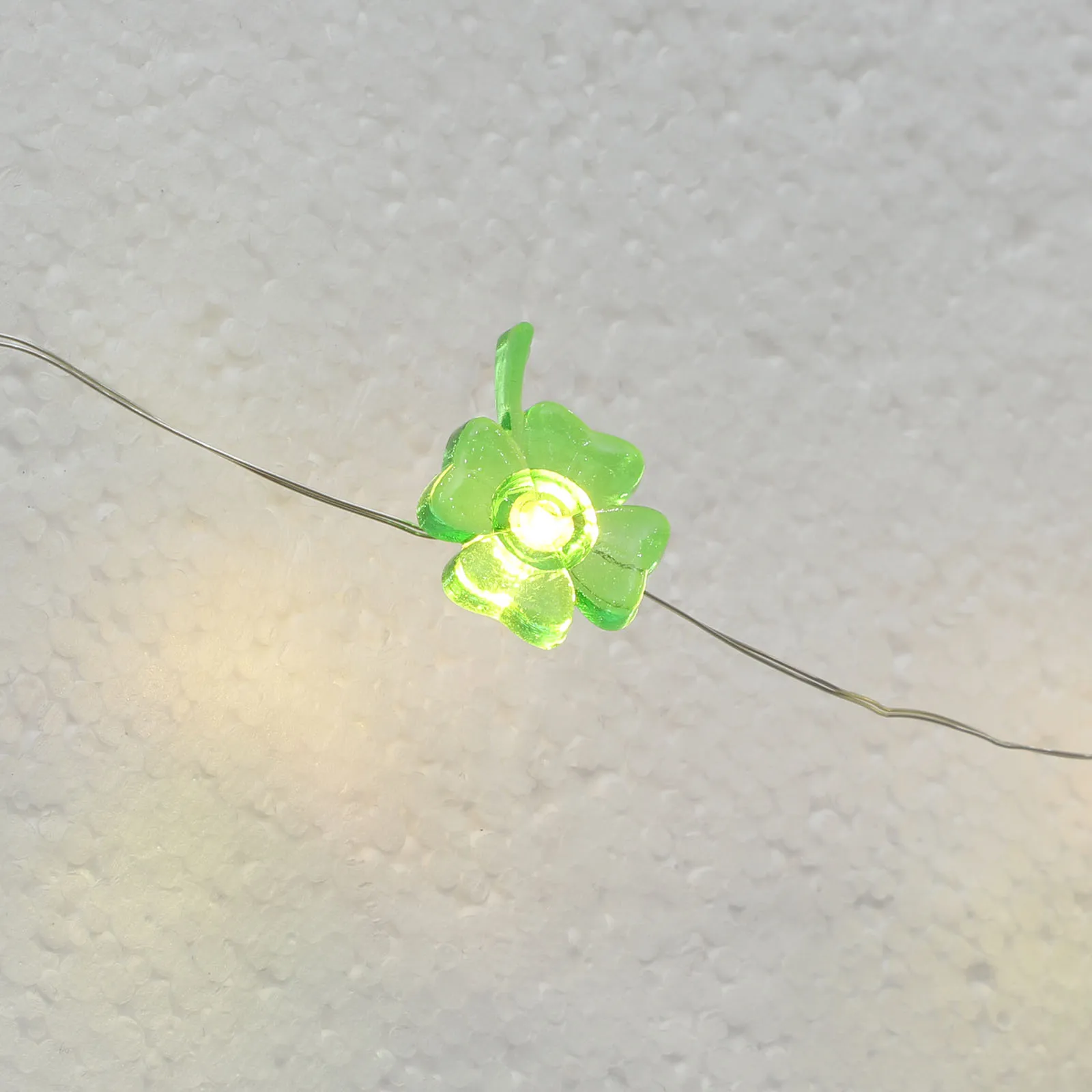 

1pc Christmas String Lights Clover Led Garland 2M Operated Fairy Light Decorative Tape Festival Wedding Decoration