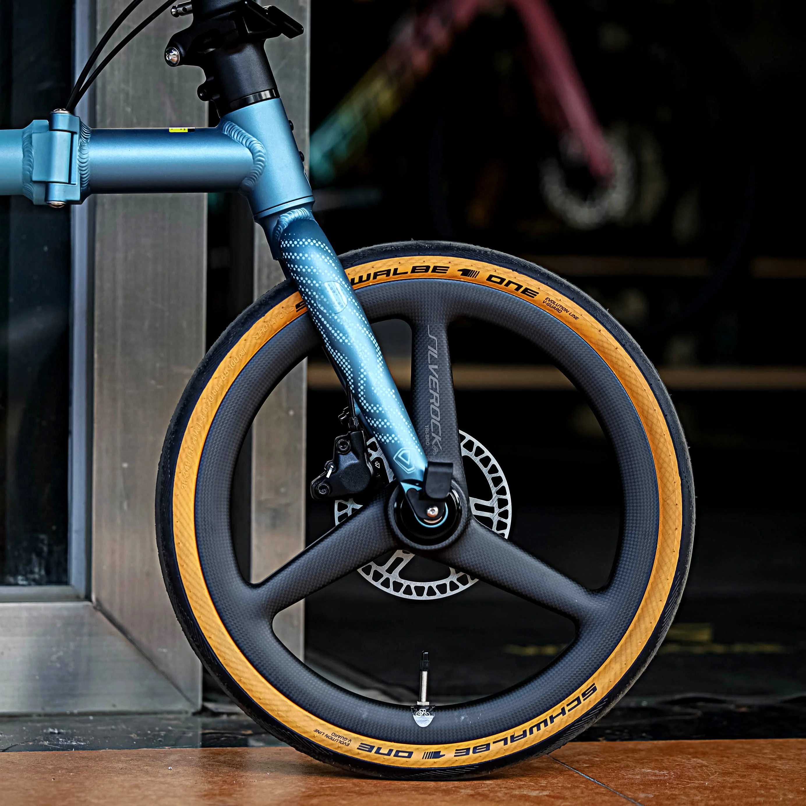SILVEROCK 3-Spoke Carbon Wheels 20in Disc Thru Axle