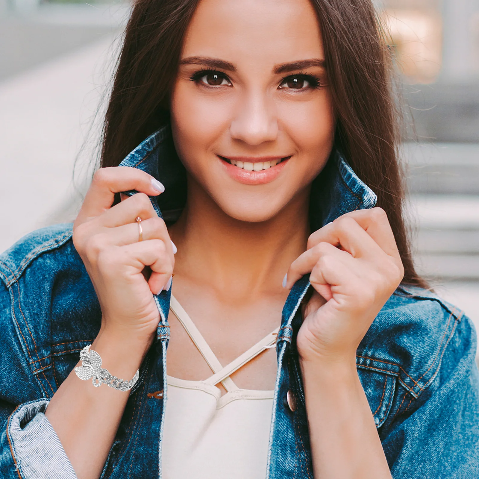 

Shiny Rhinestones Butterflies Bracelet Street Hip Hop Wrist Chain Easy Wear Eye-Catching Gift for Women Men Women Bracelet