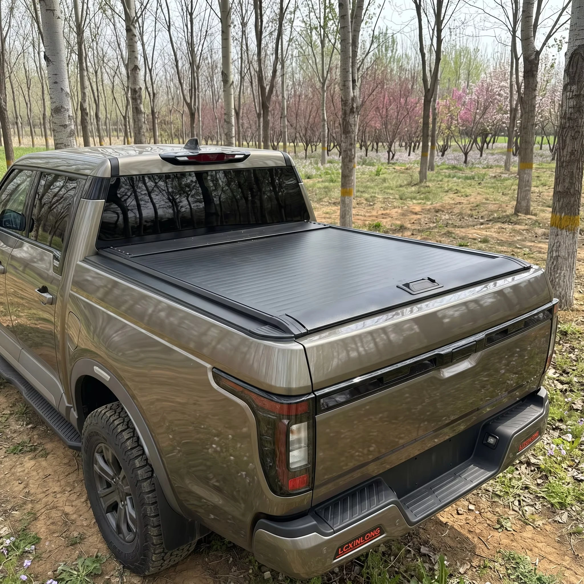 Factory Manual Roll up Hard Tonneau Cover for Nissan Navara PRO Z9 Aluminum Roller Shutter Retractable Waterproof Locking