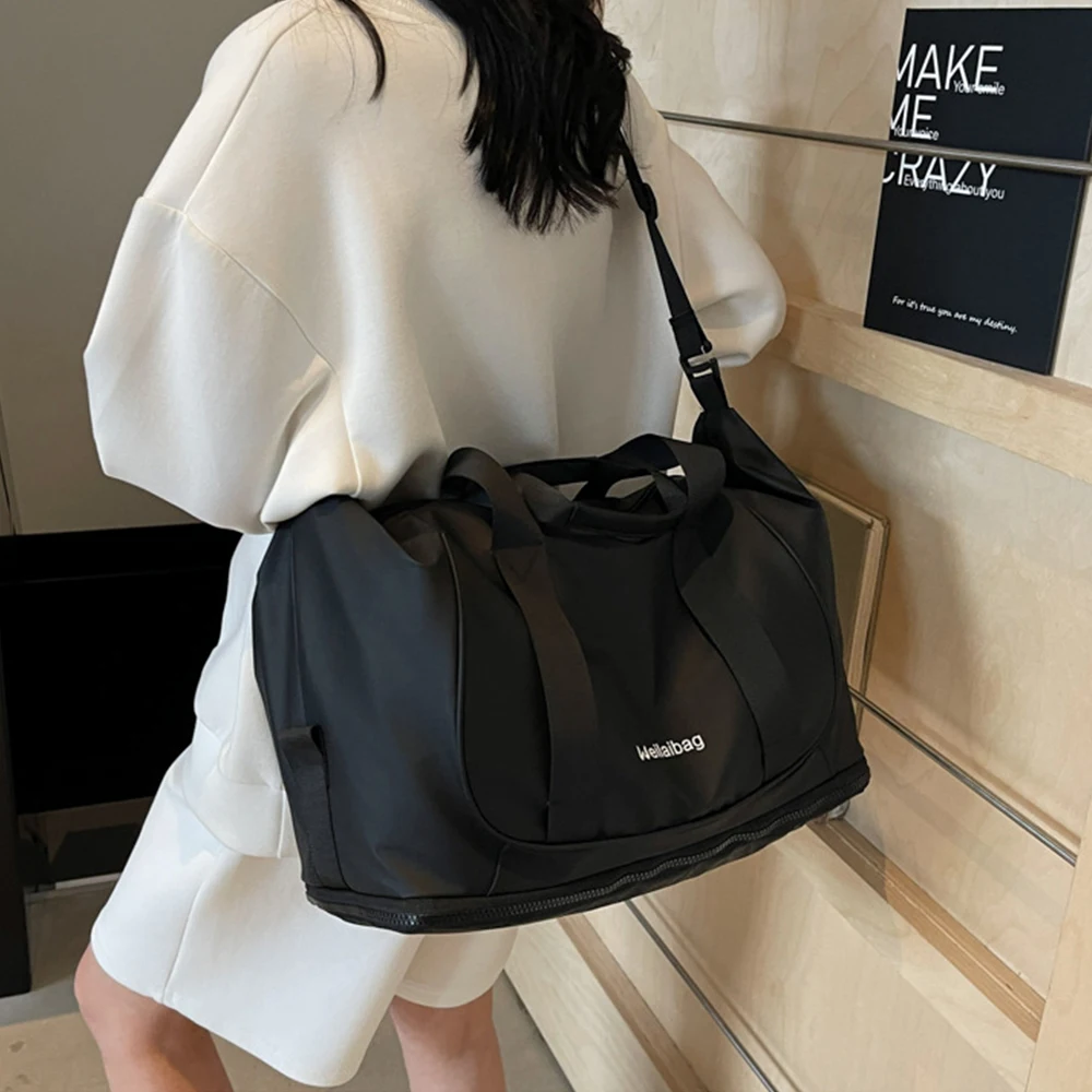 2025 جديد سعة كبيرة حقيبة اللياقة البدنية حقيبة كتف نسائية قابلة للتوسيع حقيبة يد رياضية محمولة مع فصل جاف ورطب