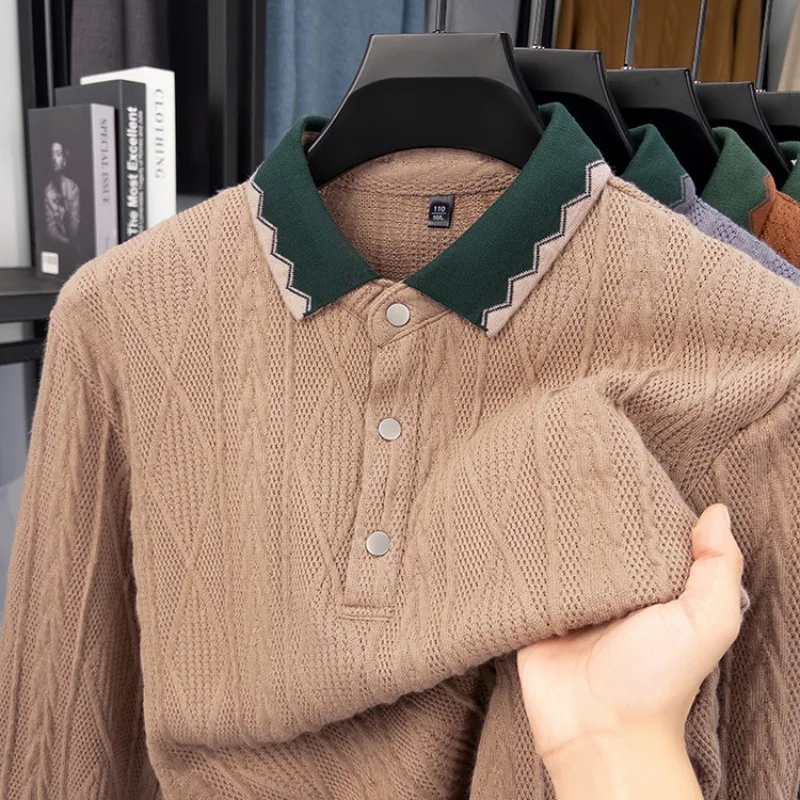 

Мужская трикотажная рубашка-поло с жаккардовым узором и воротником в стиле колор-блок — премиальная ткань, тонкая строчка для делового повседневного стиля