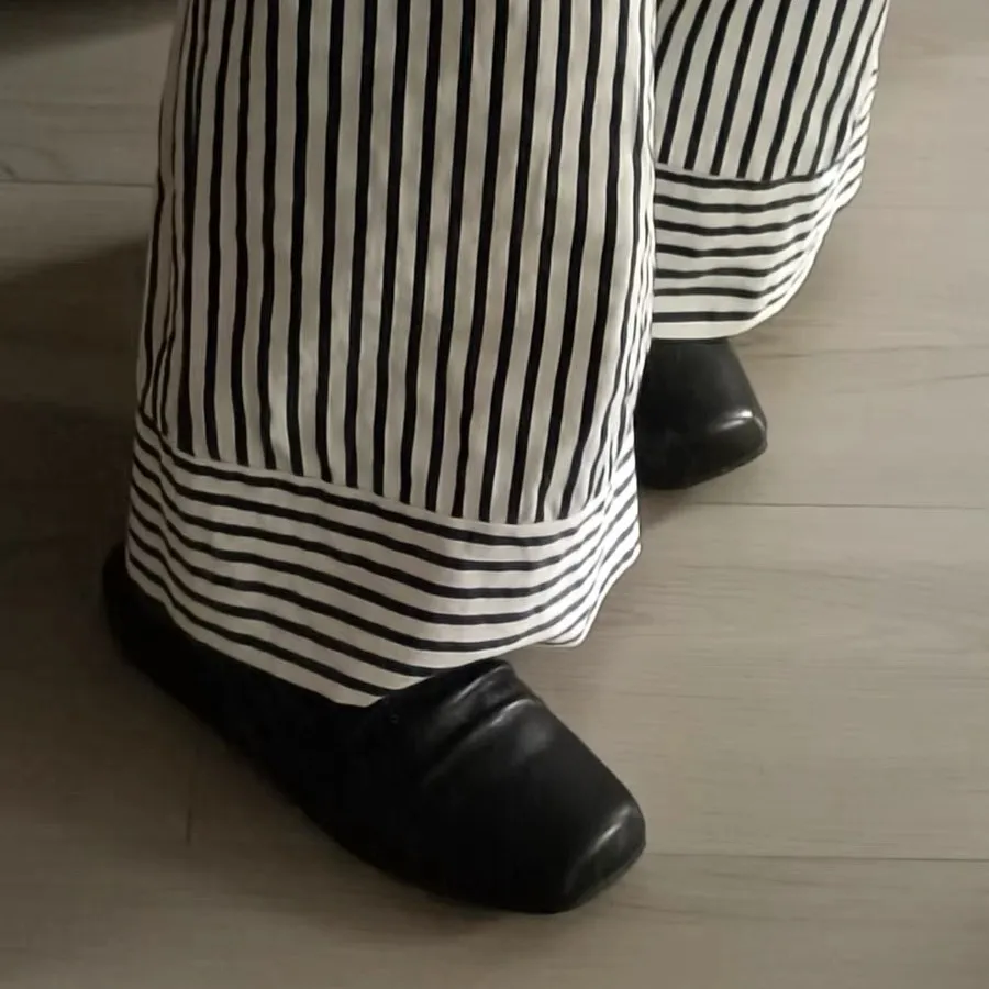 جلد طبيعي التجاعيد تو تو نصف النعال للنساء 2025 الربيع والصيف ساحة تو البغال المسطحة أحذية من الجلد الصغيرة