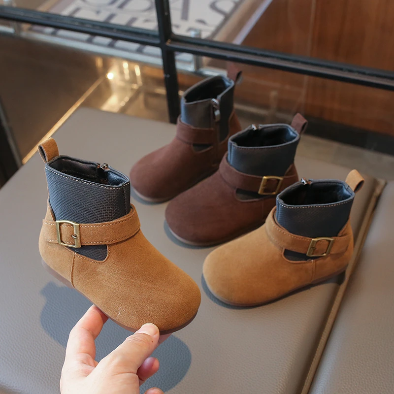 

Кожаные ботинки в стиле ретро для мальчиков и девочек, новинка 2023 года, зимние детские ботильоны на мягкой подошве, дышащие простые шикарные повседневные ботинки для маленьких девочек