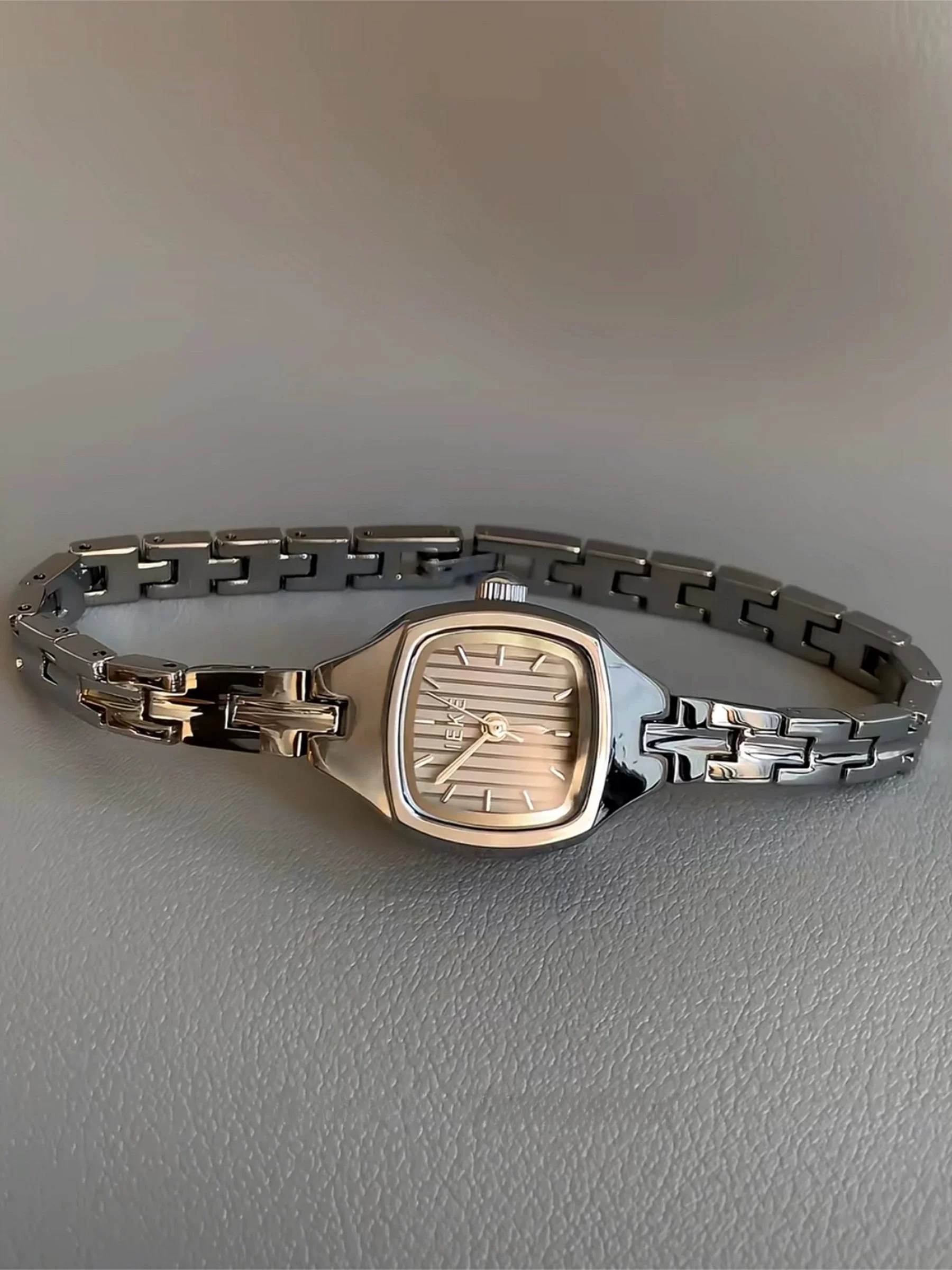 Women Classic Watch Square Watch Women's Light Luxury Niche Ladies High-end Commuter Fashion Bracelet Women's Watch