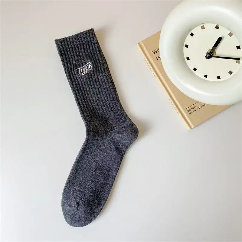 6 pares de calcetines de longitud media para hombres versátiles en todas las estaciones calcetines casuales cómodos simples que absorben el sudor con letras deportivas