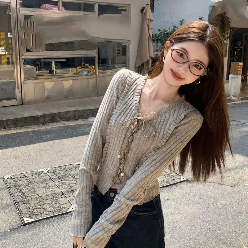 Women's V-Neck Long Sleeved Knitted Sweater for Girls In Spring Autumn New Slim Fit Inner Layer Bottom Shirt Waist Cinching Tops