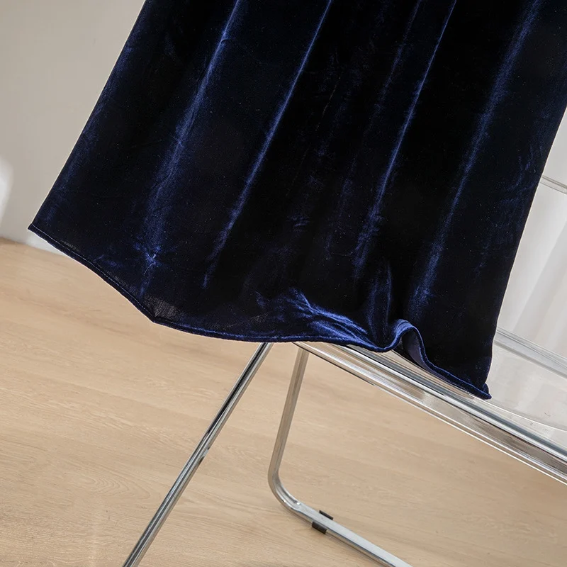 กระโปรงผ้าไหมกำมะหยี่ผู้หญิง ความยาวปานกลาง ผ้าไหมมัลเบอร์รี่ 100% ซับในสีกรมท่า เอวยางยืดสูง ดีไซน์เก๋ไก๋ รุ่น QQ011