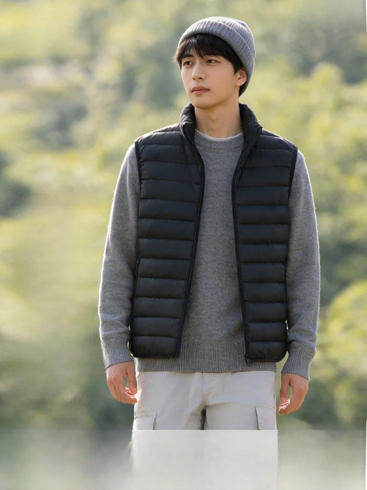 

Модный мужской повседневный укороченный пуховый жилет Snow Flng 2026: базовый фасон, воротник-стойка, ребристый дизайн, молодежный стиль, нейлоновая ткань