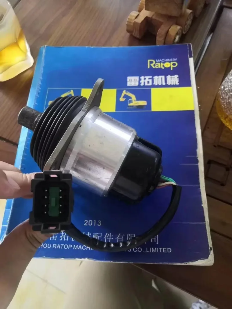 New High Quality D155AX-6 D155 PPC Valve 702-16-02340 702-16-02242 Level Assembly