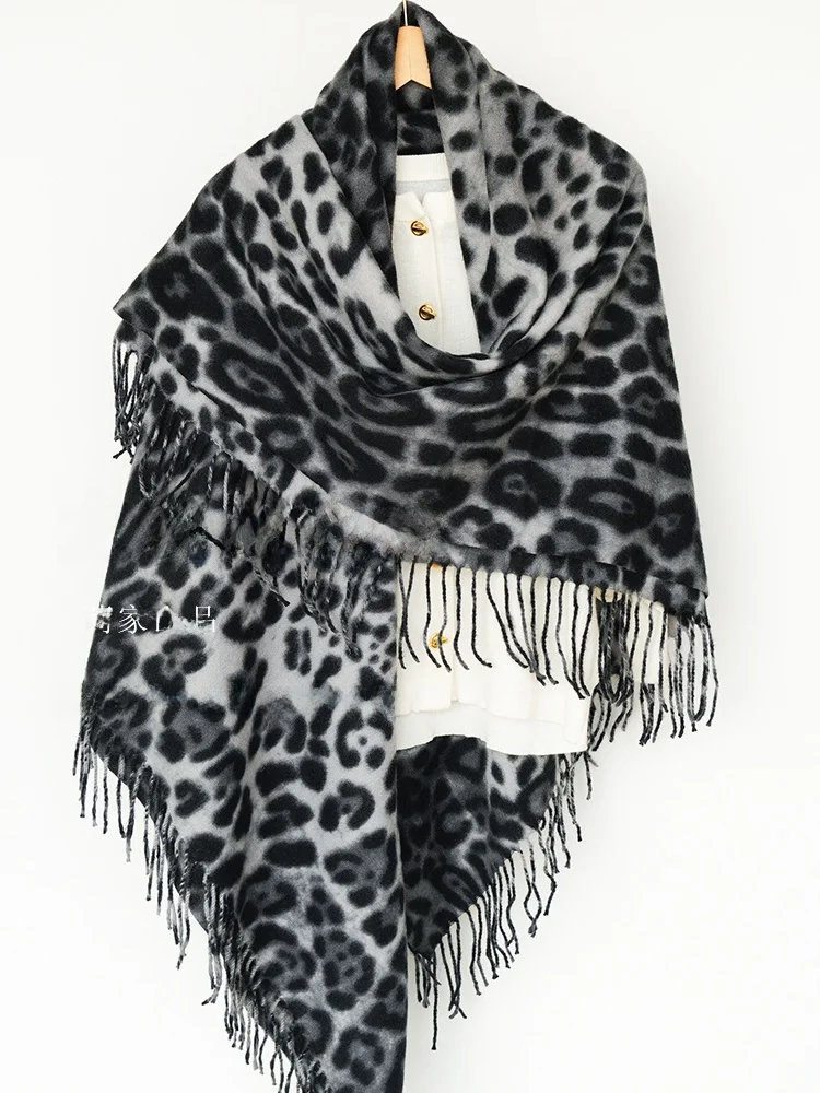 sciarpa-con-stampa-leopardata-scialle-avvolgente-bianco-elegante-capospalla-caldo-di-alta-gamma-stile-coreano-con-nappe