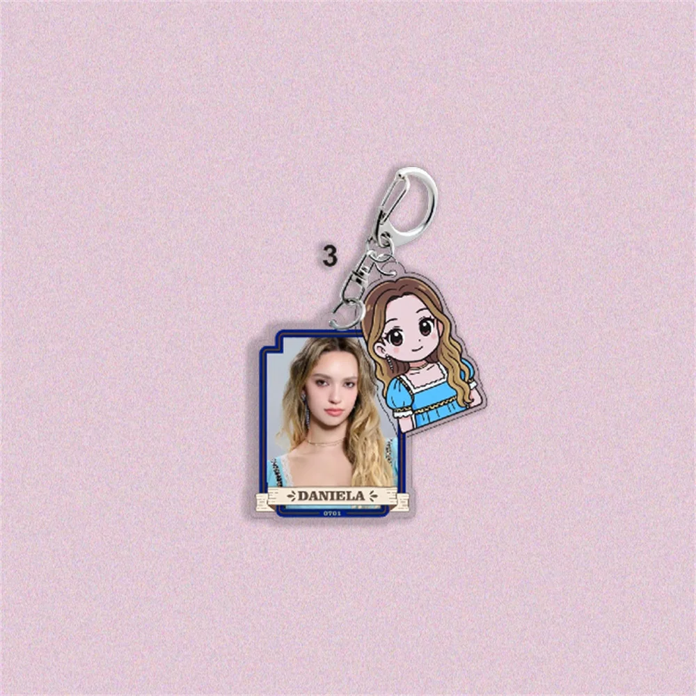 KPOP KATSEYE الكرتون لطيف المفاتيح مزدوجة الجانبين الاكريليك كيرينغ قلادة مانون صوفيا دانيلا لارا ميغان يونشاي المشجعين هدية