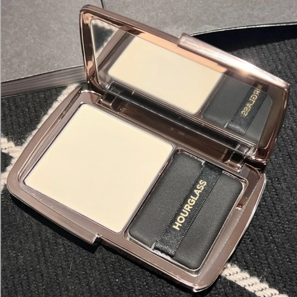 

HOURGLASS Matte Setting Powder Компактная, стойкая прессованная пудра для контроля жирности для размытия, полупрозрачная пудра для макияжа
