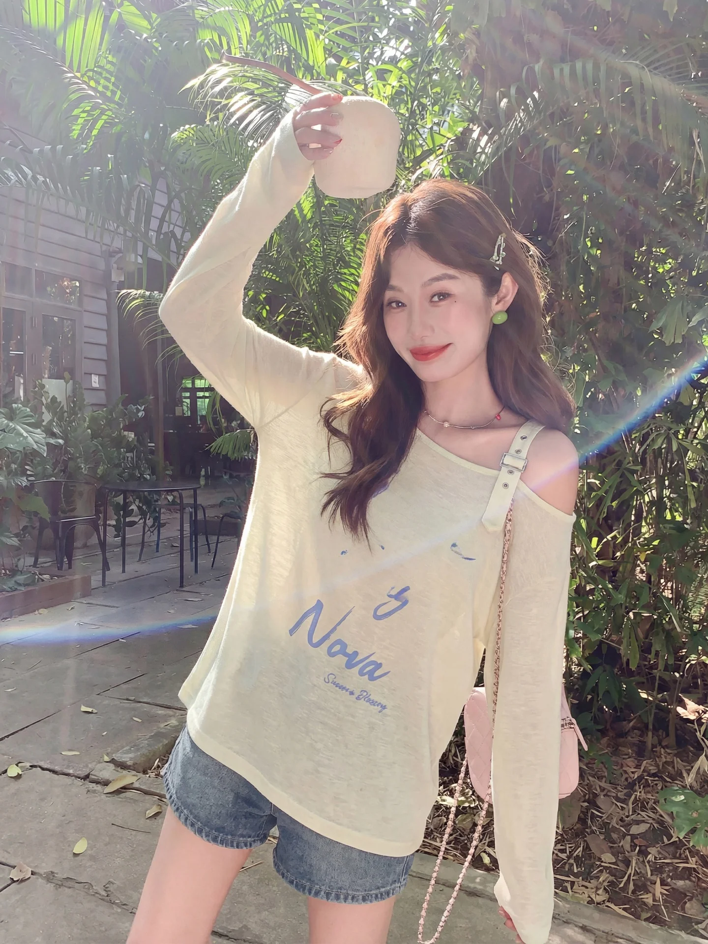 

Женская футболка свободного кроя с длинными рукавами, желтая, в корейском стиле, летняя, новая модель, тонкий топ с открытыми плечами и боковым принтом