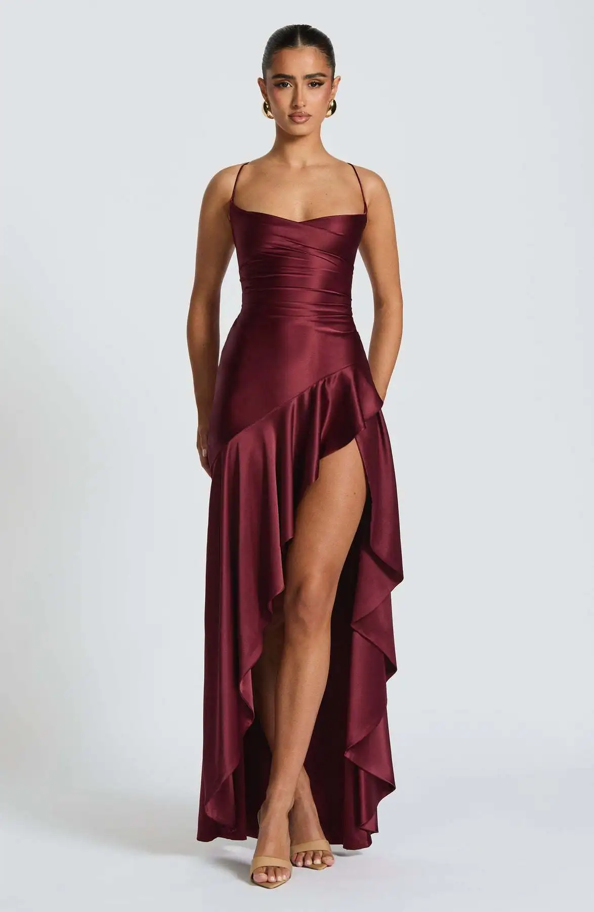 Robe de soirée élégante en Satin pour femmes, couleur unie, bretelles Spaghetti, décolleté en V profond, fente plissée, ourlet à volants, coupe cintrée, sans manches, Maxi