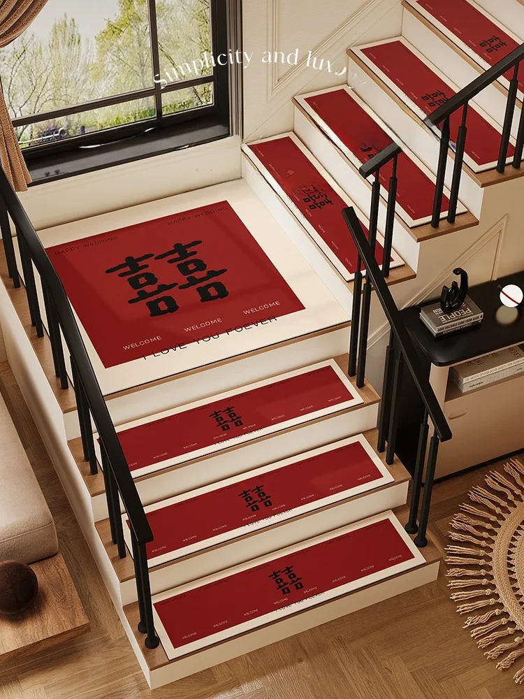 

Современный простой свадебный праздничный противоскользящий коврик красного цвета для лестницы для домашнего использования, материал из силикавой глины, мягкая бесшумная подушечка для ног