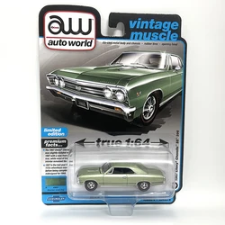 Auto World 1/64 AW 4-1967 Chevy SS 396 green Die-cast alloy car model toy collection Children gift