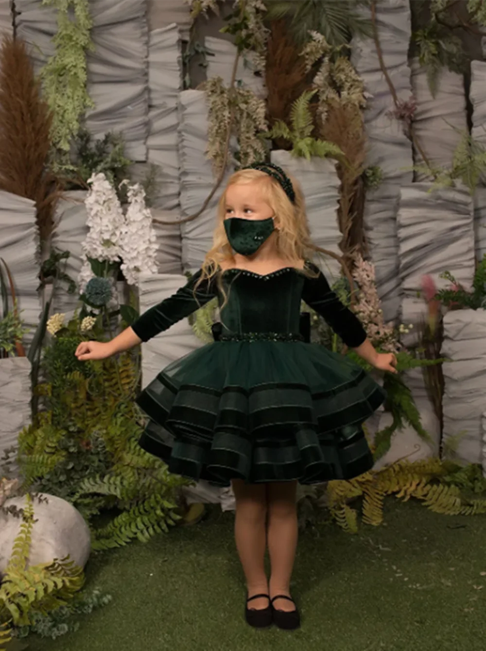 

Lovely Green Velvet Long Sleeves Flower Girl Dress For Wedding pageant Birthday Party First Communion Ball Gowns Customizwed