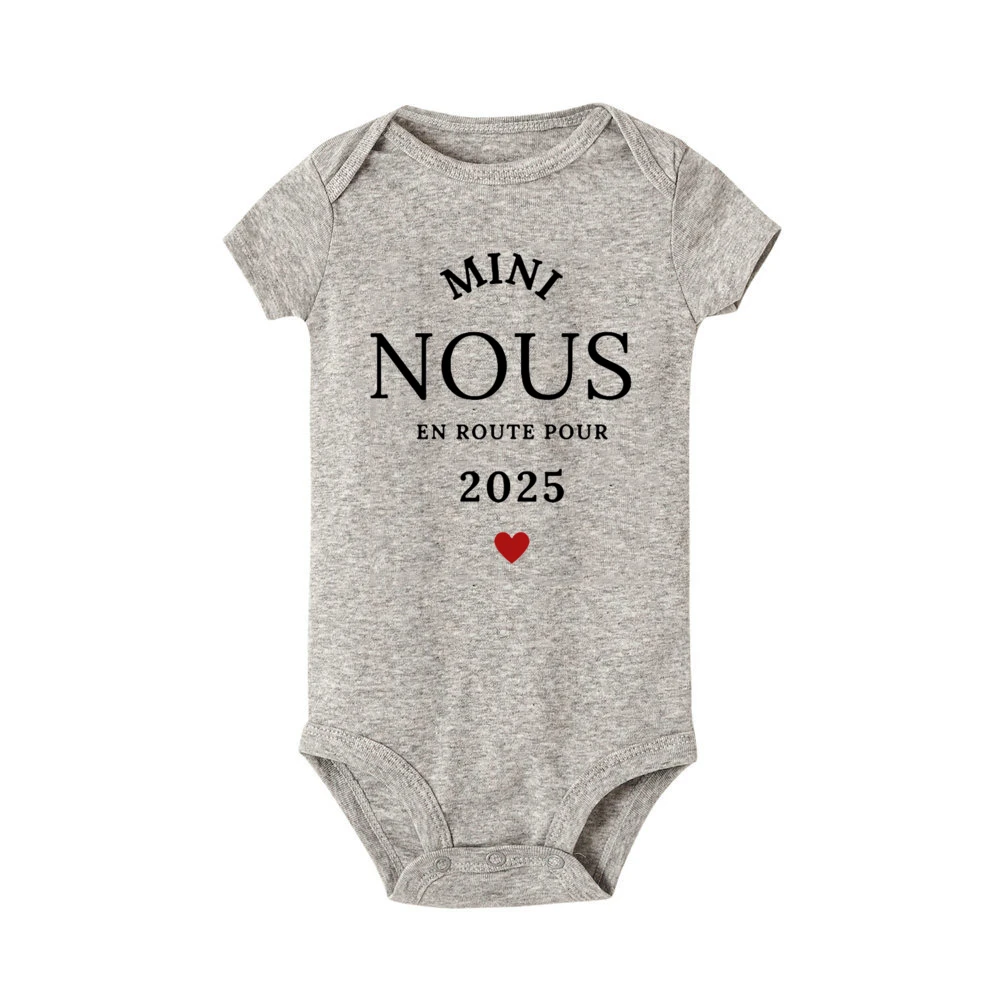 Mini Nous En Poute Pour 2025 Printed Baby Romper Pregnancy Announcement Clothes Newborn Short Sleeve Bodysuit Toddler Jumpsuit