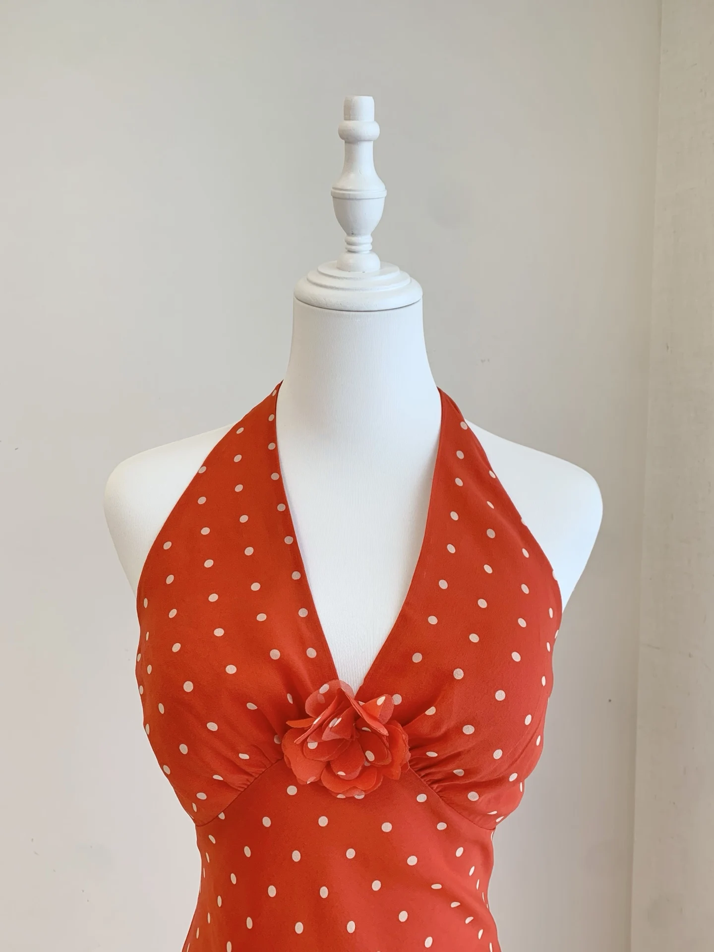 100% Silk Women Polka Dot Print Dress 3D Flower Decoration Halter V-Neck Backless High Waist Fashion Slim Red Midi Robe - view 6