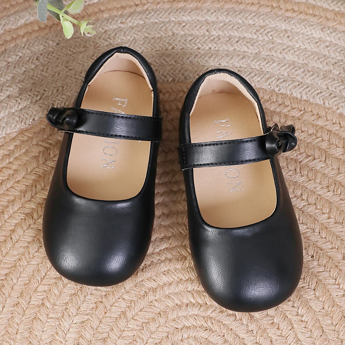 

Детские повседневные туфли для девочек: однотонные, с круглым носком, на плоской подошве, весенне-летние, классические, простые, мягкие, нескользящие, на каждый день.