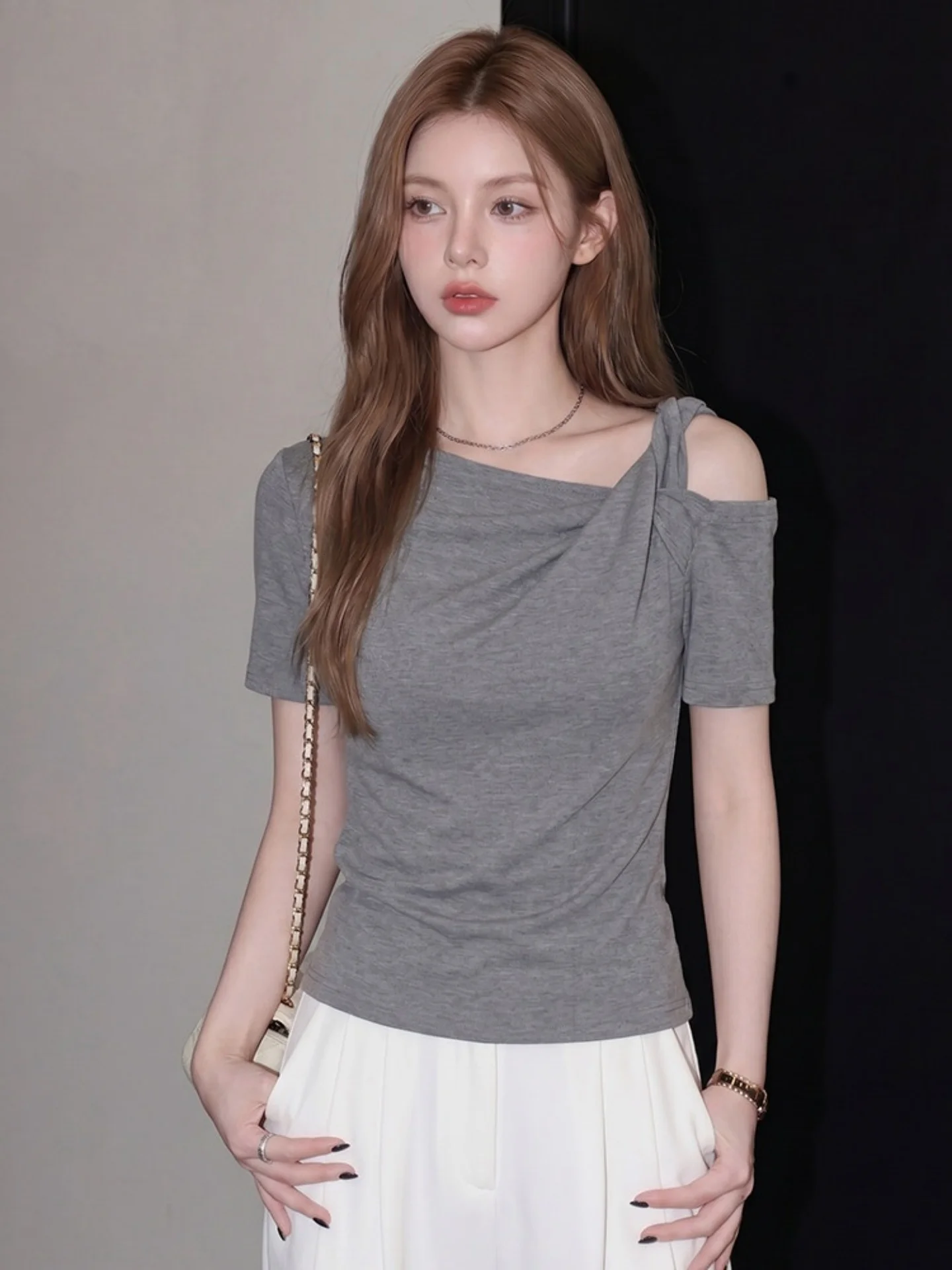 Gray Knot Shoulder Bared Short Sleeve T Shirt Women's Summer Design Sensation Slim Fit Unique Design Atmosphere Top