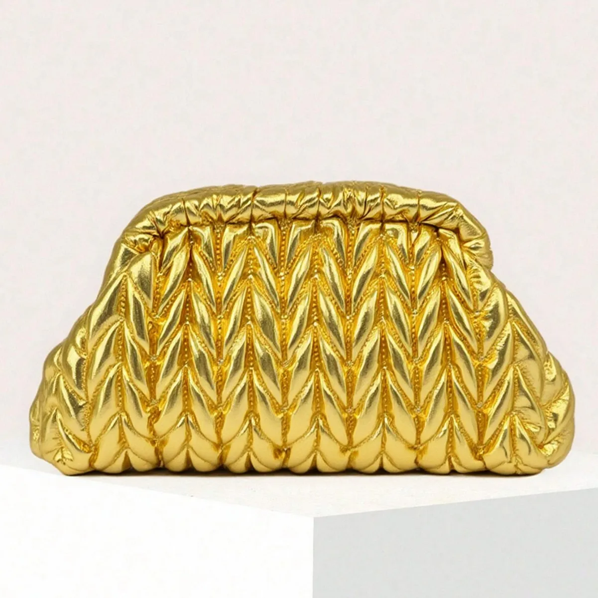 

2026 Luxury Brand Shoulder Bag for Women Fashion Embroidered Thread Messenger Bag Cute Purse Crossbody Bag Designer Clutch Hobos