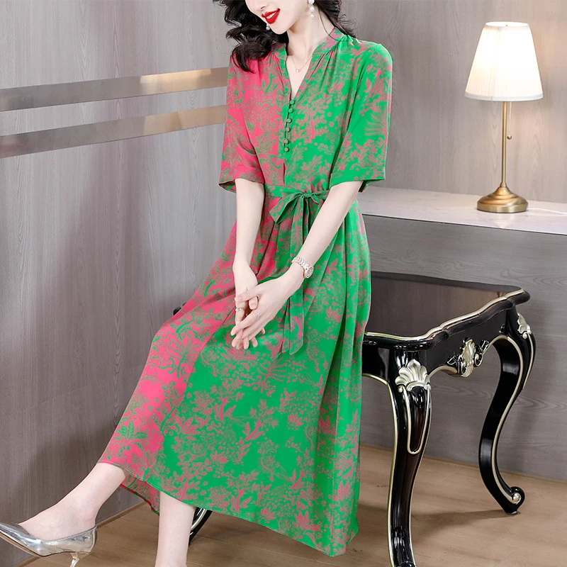 

2023 Summer New V-neck Silk Printed Short Sleeve Dress for Women's Vacation Style Loose Large Size Colored Silk Colored Dress