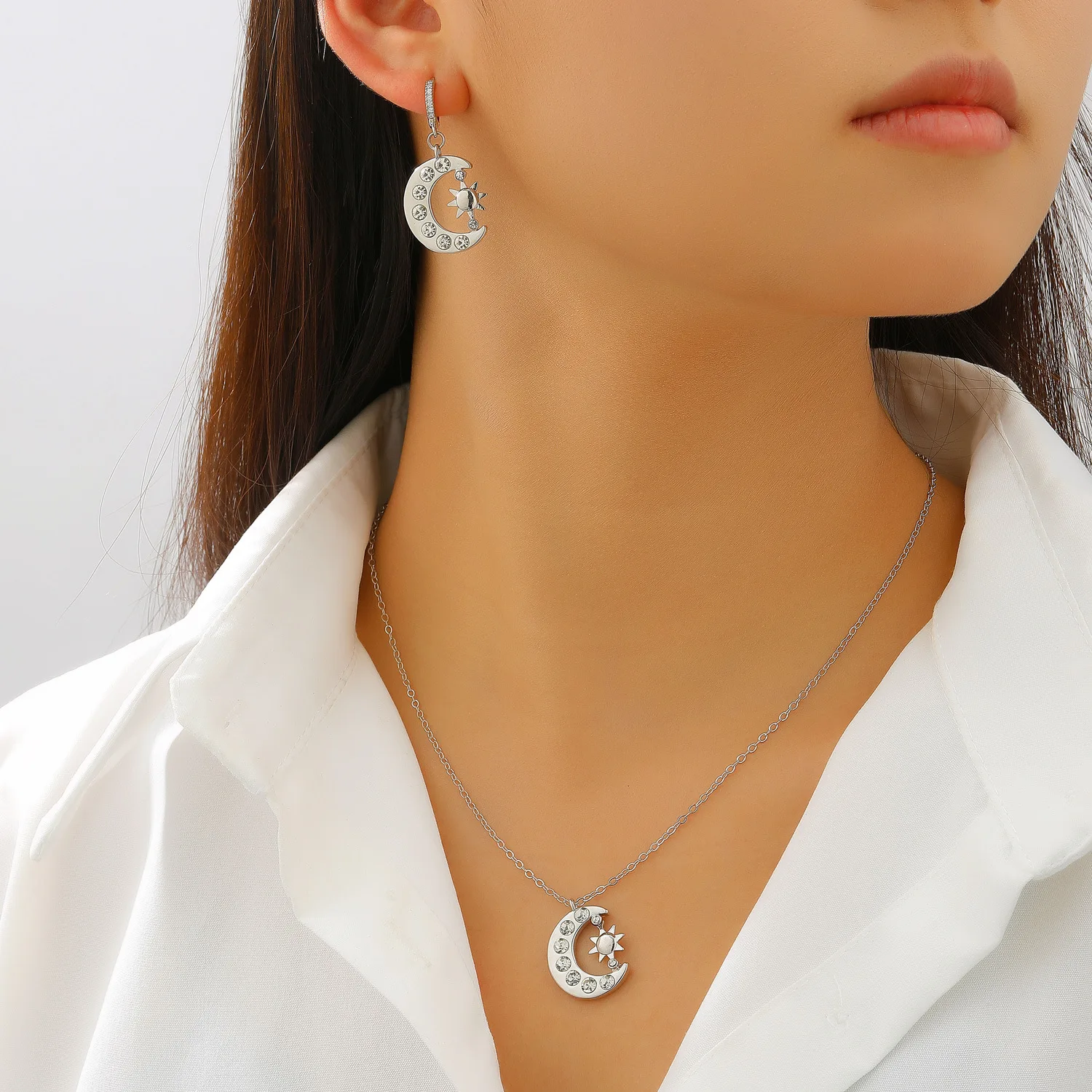 Cross border fashion diamond studded star and moon pendant necklace, women's clothing paired with star and moon collarbone chain