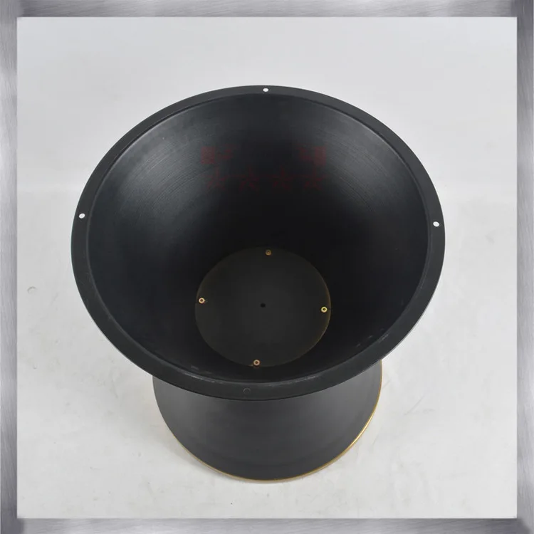 Nogi stołu z lekkiego luksusowego metalu, złote, z szerokim paskiem i dużym rogiem, podstawa stołu do stołów jadalnych, meble cateringowe.