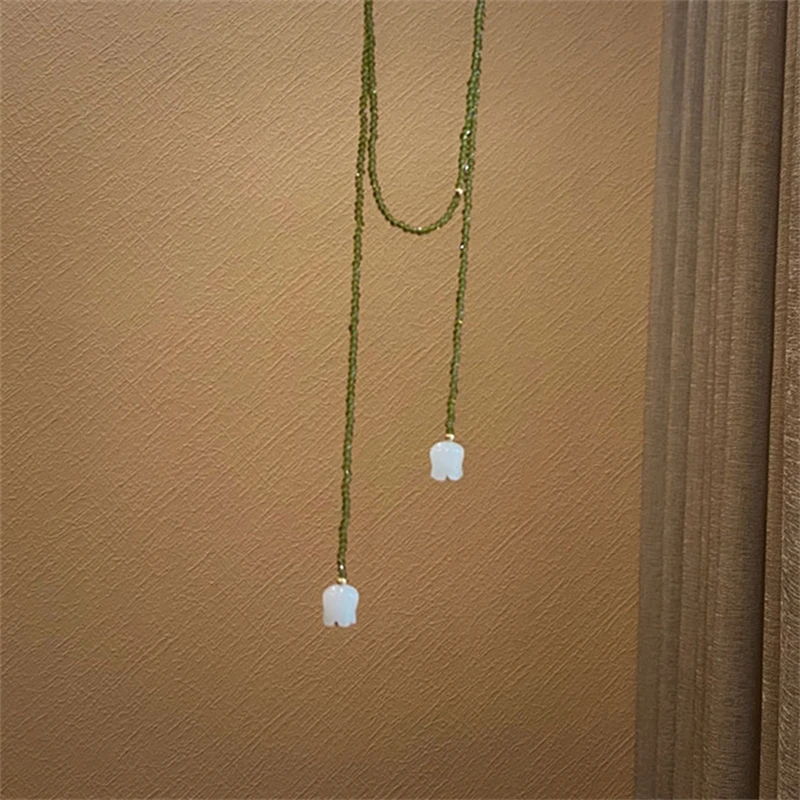 Elegante grüne Reisperlenkette für Frauen, romantische Halskette mit Maiglöckchen-Anhänger, verschiedene Halsschmuck – Detail 5